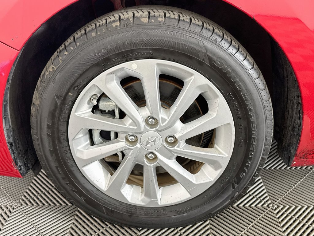 Used 2020 Hyundai Accent SEL FWD image 34