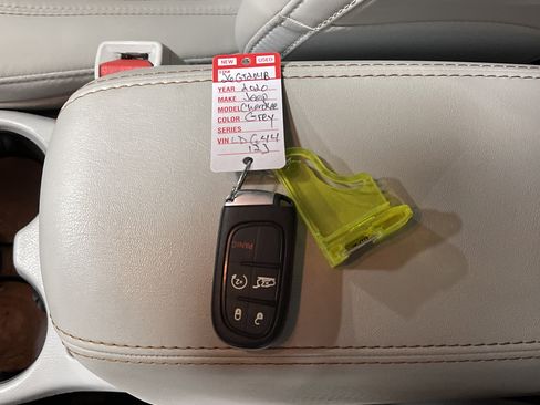 Used 2020 Jeep Cherokee Latitude Lux w/ Comfort/Convenience Group image 28