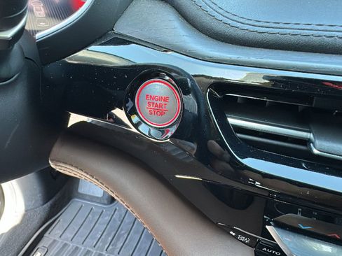 Used 2022 Acura MDX SH-AWD w/ Advance Package image 17