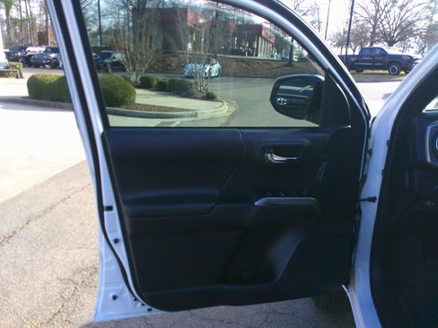 Used 2023 Toyota Tacoma Limited image 17