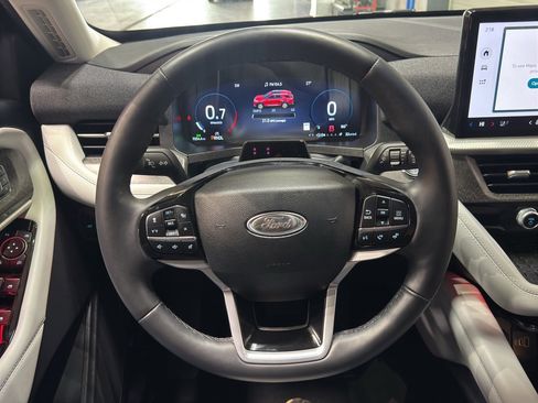 Used 2025 Ford Explorer Platinum w/ Ultimate Package image 26