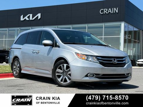 Used 2015 Honda Odyssey Touring image 1