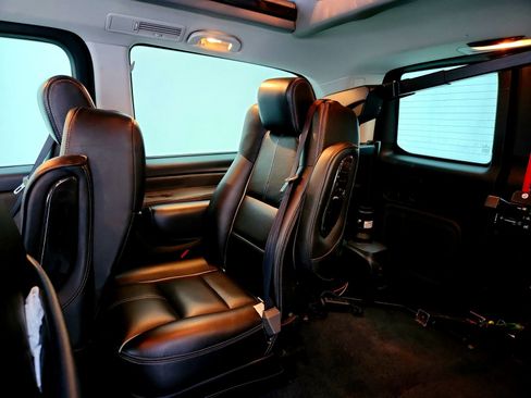 Used 2019 Mercedes-Benz Metris Passenger image 21