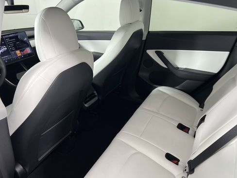 Used 2021 Tesla Model Y Long Range image 18