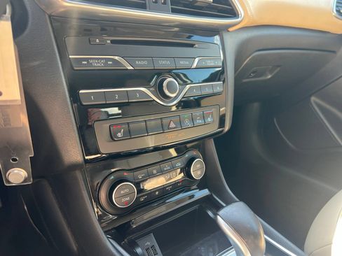 Used 2017 INFINITI QX30 Premium w/ Technology Package AWD/4WD image 19