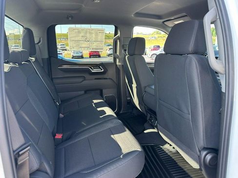 New 2026 GMC Sierra 1500 SLE image 5