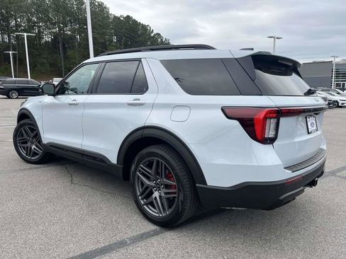 New 2026 Ford Explorer ST-Line w/ ST-Line Street Pack RWD image 3