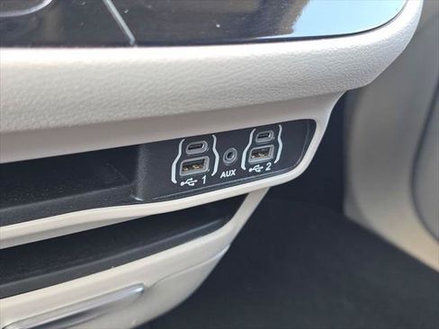 Certified 2024 Chrysler Pacifica Touring-L FWD image 30