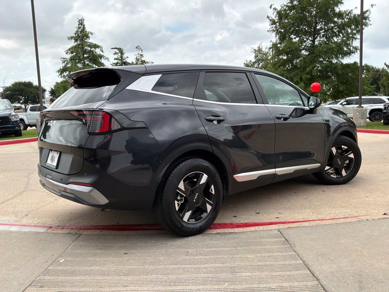 Used 2026 Kia Sportage LX FWD image 6