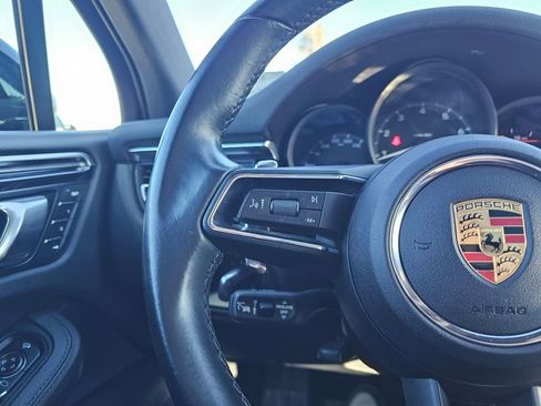 Used 2024 Porsche Macan image 31