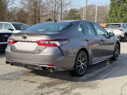 Used 2022 Toyota Camry SE w/ Carpet Mat Package (TMS)