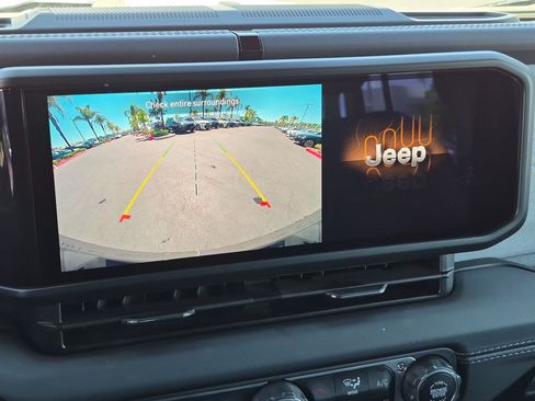Used 2025 Jeep Wrangler Unlimited Sahara w/ Safety Group AWD/4WD image 24