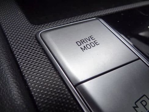 Used 2023 Hyundai Elantra Limited image 12