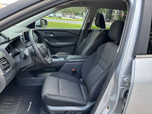 Used 2025 Nissan Rogue SV FWD image 31