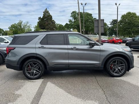 Used 2025 Ford Explorer ST-Line w/ ST-Line Street Pack AWD/4WD image 2
