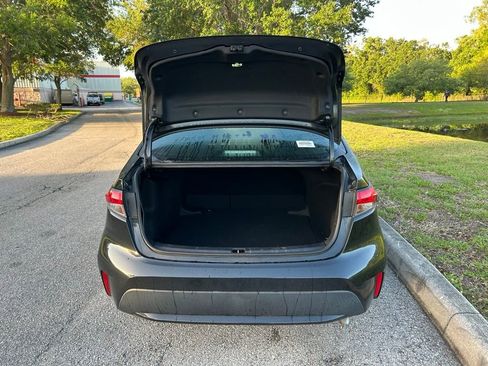 Used 2021 Toyota Corolla LE image 10