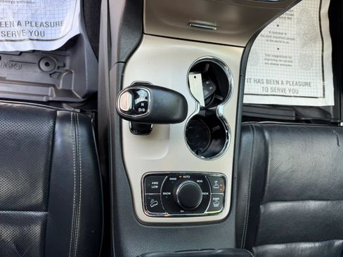 Used 2014 Jeep Grand Cherokee Overland AWD/4WD image 15