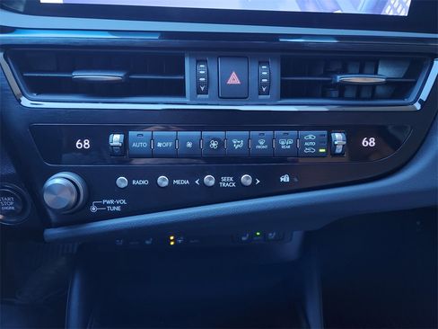 Certified 2023 Lexus ES 350 w/ Premium Package image 18