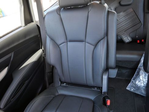 Used 2022 Subaru Ascent Limited AWD/4WD image 12