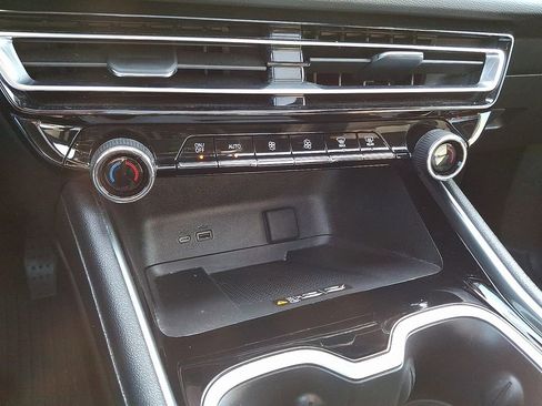 Used 2024 Chevrolet Traverse RS image 17