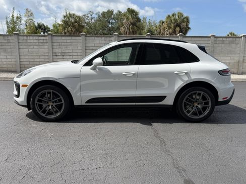 Certified 2025 Porsche Macan AWD/4WD image 2