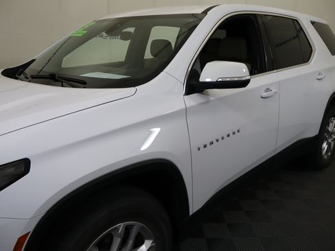 Used 2023 Chevrolet Traverse LS FWD image 13
