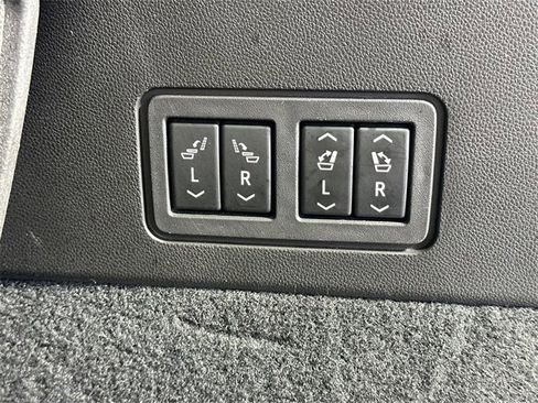 Used 2024 Cadillac XT6 Sport w/ LPO, ONYX Package image 34