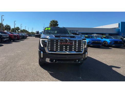 Used 2024 GMC Sierra 3500 Denali w/ Denali Reserve Package image 3