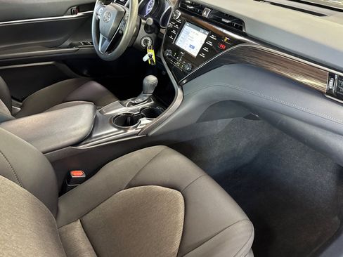 Used 2020 Toyota Camry LE FWD image 32