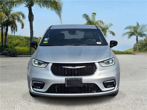 New 2026 Chrysler Pacifica Select image 3