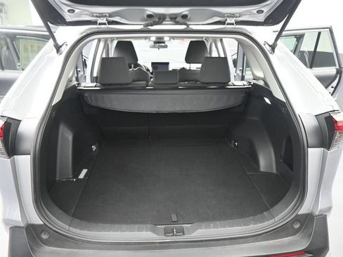 Used 2025 Toyota RAV4 XLE FWD image 18