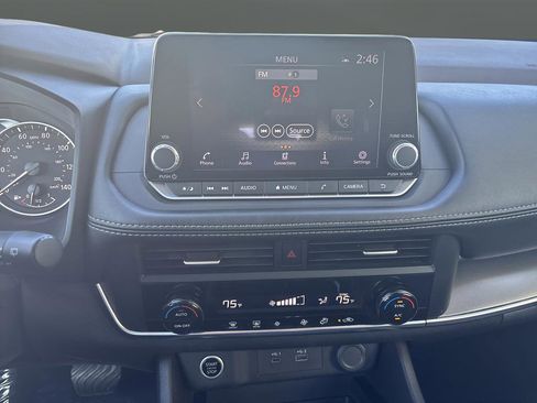 Used 2023 Nissan Rogue SV image 7