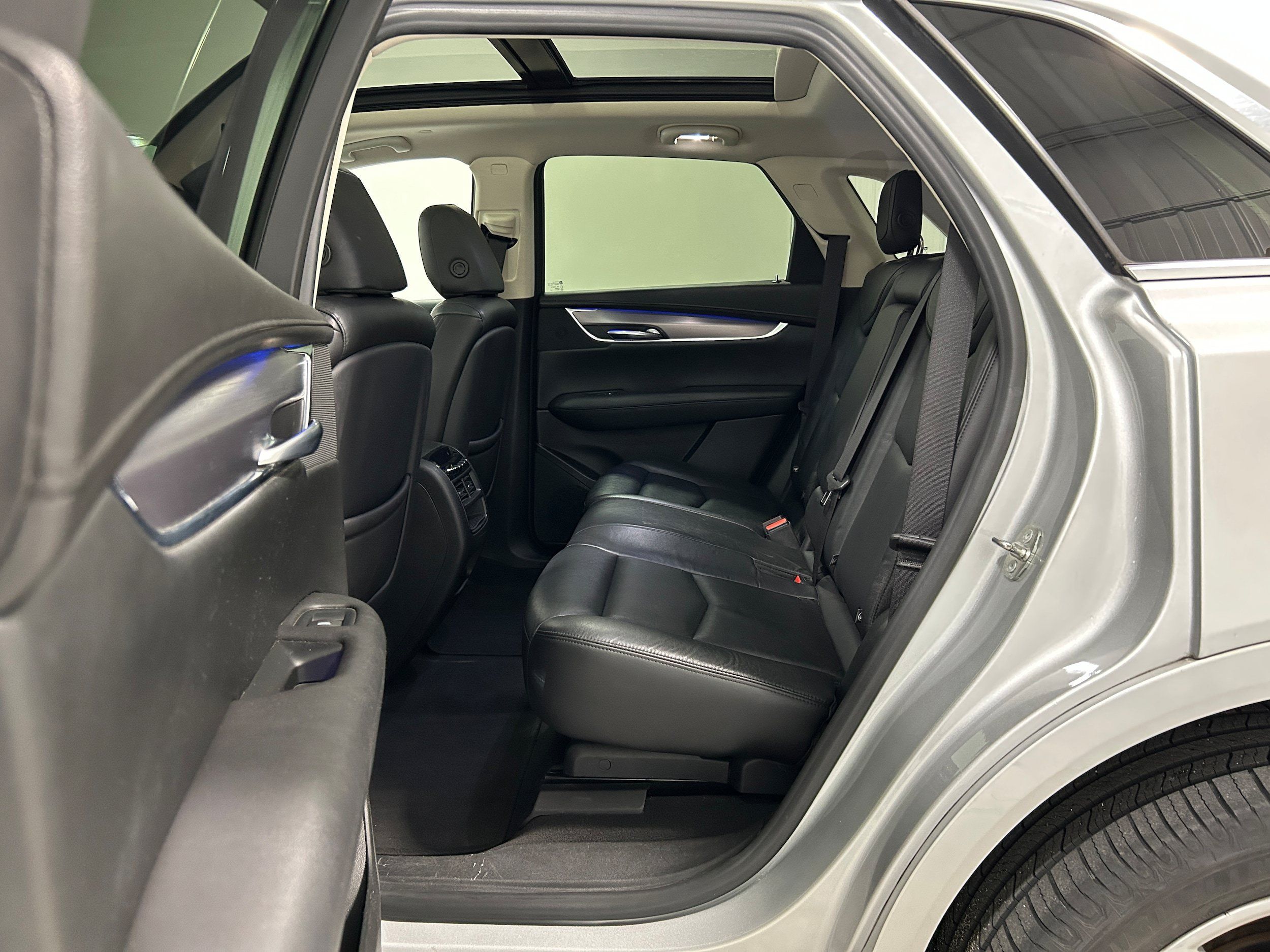 Used 2018 Cadillac XT5 Premium Luxury AWD/4WD image 30