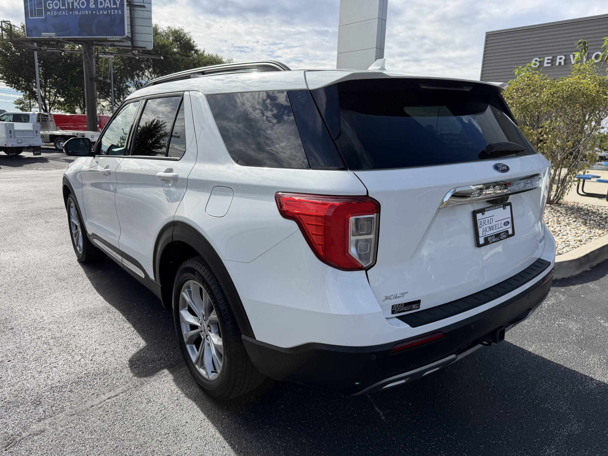 Used 2024 Ford Explorer XLT w/ Equipment Group 202A AWD/4WD image 19