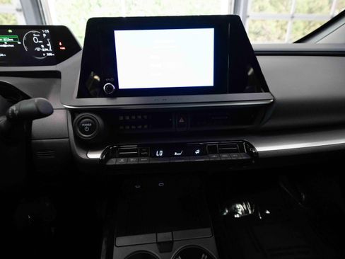 Used 2024 Toyota Prius LE FWD image 17