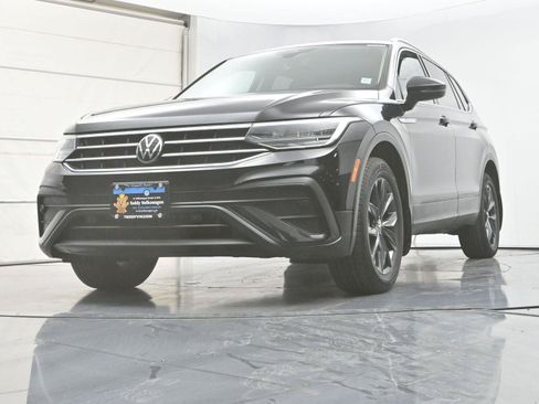 Used 2022 Volkswagen Tiguan SE w/ Panoramic Sunroof Package AWD/4WD image 28