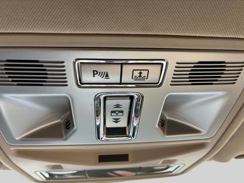 Used 2012 Jaguar XF RWD image 33