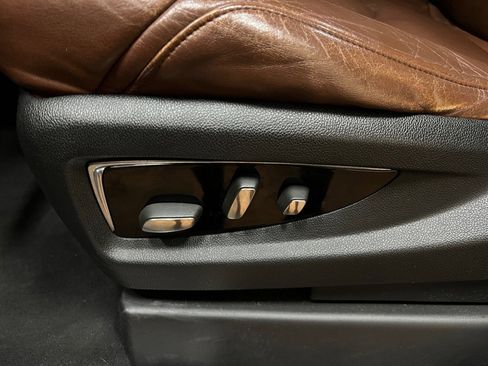 Used 2015 Cadillac Escalade ESV Luxury image 26