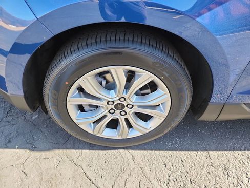 Used 2024 Ford Edge Titanium image 18