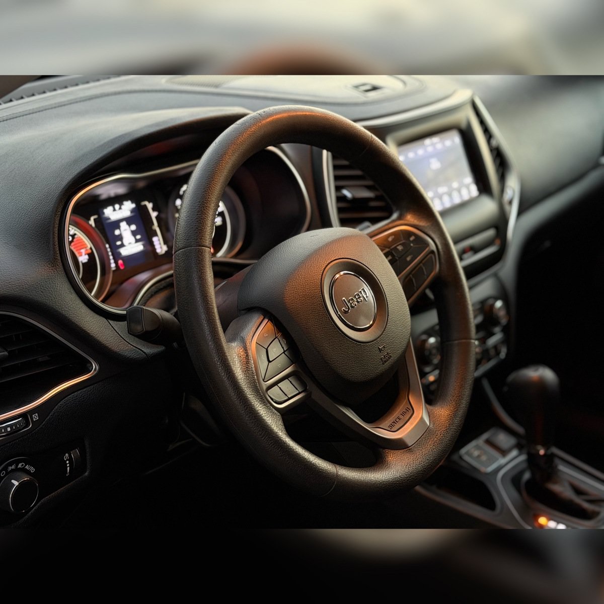 Used 2020 Jeep Cherokee Latitude FWD image 5