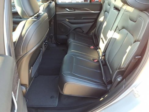 New 2025 Jeep Grand Cherokee Limited image 12