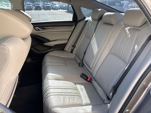 Used 2018 Honda Accord Touring image 8
