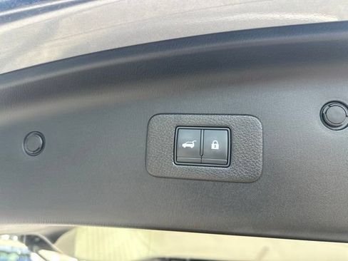 Used 2022 Nissan Armada SV w/ SV Appearance Package RWD image 31