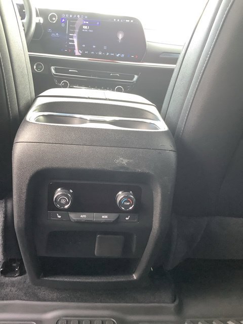 Used 2025 Chevrolet Traverse RS AWD/4WD image 24