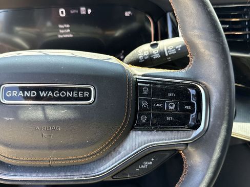 Used 2023 Jeep Grand Wagoneer Series III AWD/4WD image 27