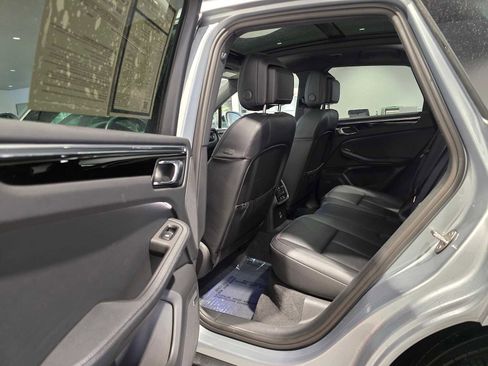 Used 2025 Porsche Macan image 15