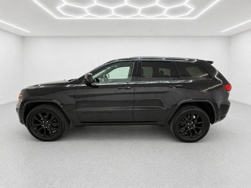 Used 2019 Jeep Grand Cherokee Altitude AWD/4WD image 6