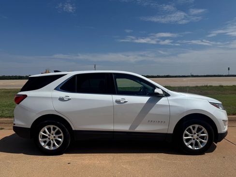 Used 2019 Chevrolet Equinox LT image 2