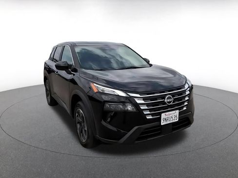 Used 2025 Nissan Rogue SV FWD image 3