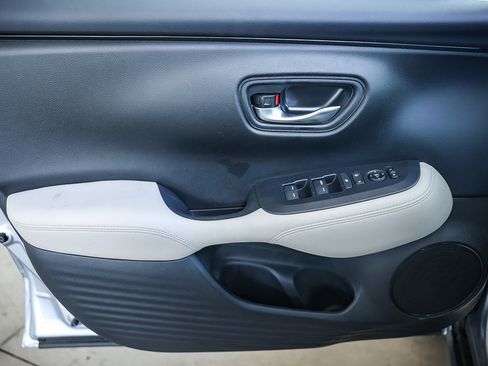 Used 2025 Honda HR-V LX image 25